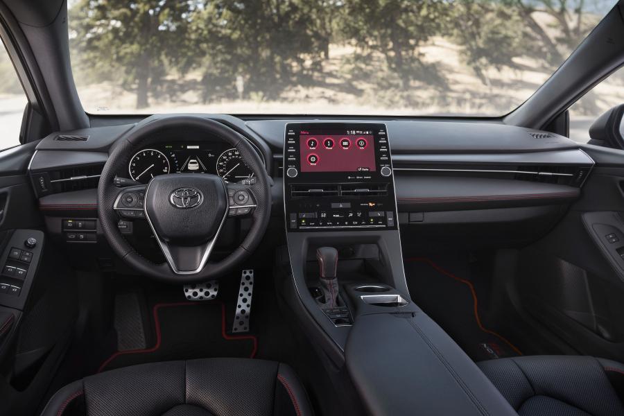 Торпедо Toyota Avalon TRD 2019 года  (фото 4 из 44)